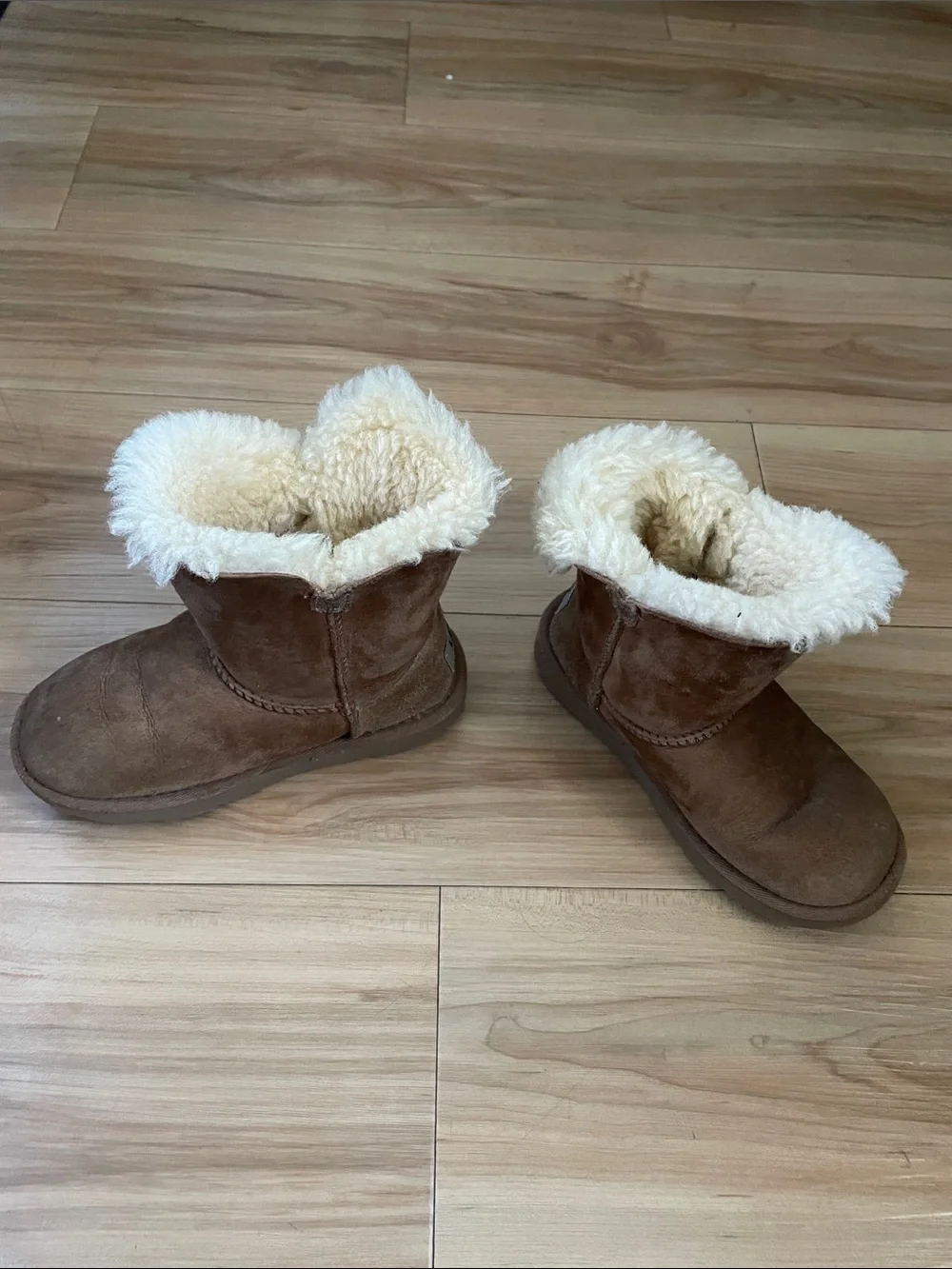 UGG Kids Chestnut Suede Shearling-Lined Boots